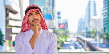 Arap iş kavramları, Arap iş adamları iş bölgesinde çalışıyoruz.