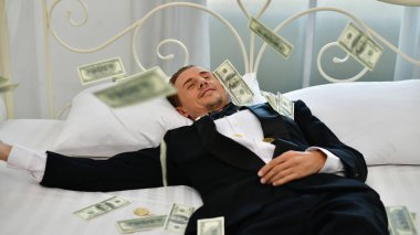 Kavramı çok zengin işadamı. Parasıyla mutlu işadamıdır. Parasını gösterilen bir işadamı.