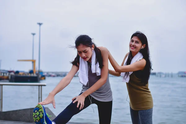 Spor Kavram Güzel Kız Sıcak Sahilde Kadar Egzersiz Olduğunu Güzel — Stok fotoğraf