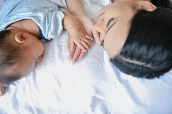 Newborn Concept Mother Child White Bed Mom Baby Boy Playing — Stock Photo, Image