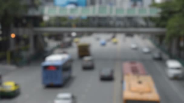 Başkentteki Araçların Bulanık Trafiği Nsanlar Yolda Araba Ile Seyahat Ediyorlar — Stok video