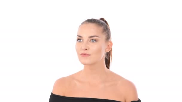 Schönheitskonzept Frauen Erzählen Schweigen Auf Weißem Hintergrund — Stockvideo