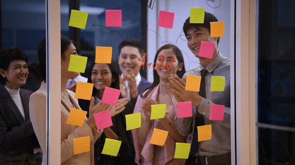 Бизнес-концепция. Компания осуществляет деятельность по созданию хороших
