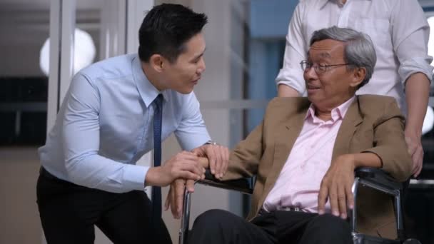 Health Concept Young Men Encourage Old People Office — Stock Video