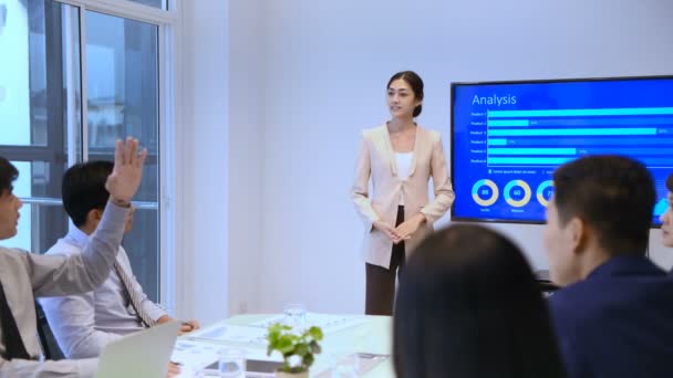 Bedrijfsconcept Vrouwen Presenteren Werk Vergadering — Stockvideo