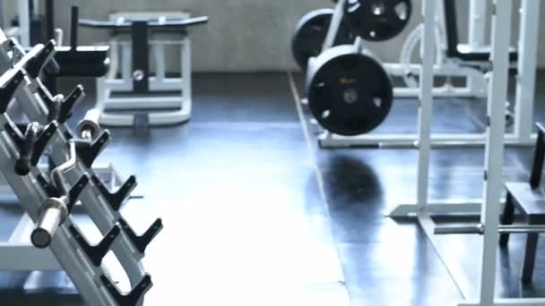 Fitness Makinesi Spor Salonunda — Stok video