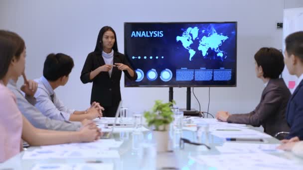 Concetto Aziendale Donne Presenteranno Lavoro Alla Riunione Risoluzione — Video Stock