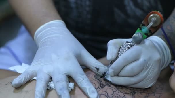Conceptos Tatuajes Artista Está Editando Tatuaje Incompleto Resolución — Vídeos de Stock