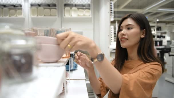 Winkelconcepten Een Aziatische Vrouw Koopt Een Container Het Winkelcentrum Resolutie — Stockvideo