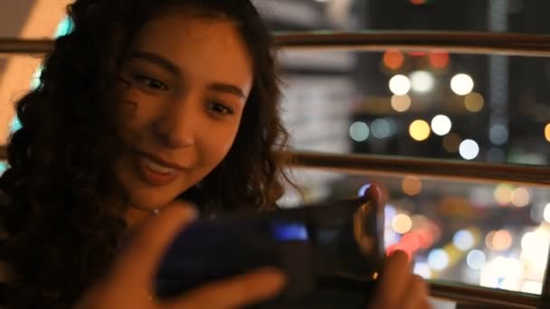 Tourismuskonzept Das Mädchen Macht Mit Ihrem Handy Ein Foto Des — Stockvideo