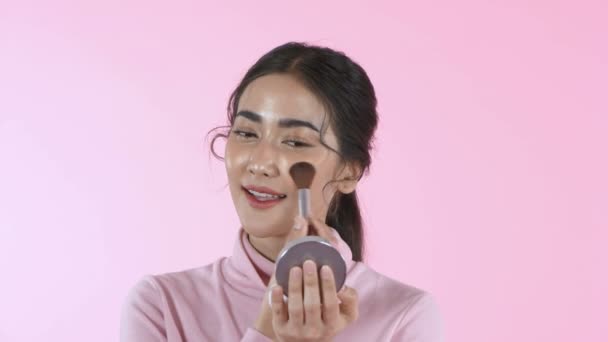 Concept Beauté Une Belle Maquillage Femme Sur Fond Rose Résolution — Video