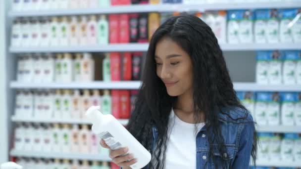 Conceitos Compras Mulheres Asiáticas Estão Comprando Shampoos Salões Beleza Resolução — Vídeo de Stock