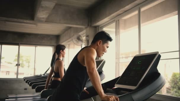 Conceptos Ejercicio Jóvenes Mujeres Asiáticas Corren Dentro Del Gimnasio Resolución — Vídeos de Stock