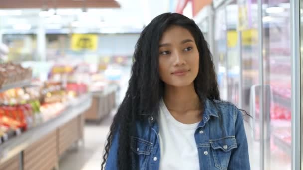 Концепции Покупок Красивые Женщины Идут Магазинам Торговом Центре Разрешение — стоковое видео