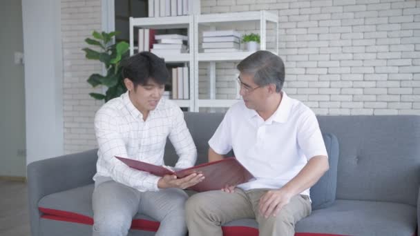 Conceito Negócio Homens Asiáticos Estão Consultando Com Investidores Escritório Resolução — Vídeo de Stock
