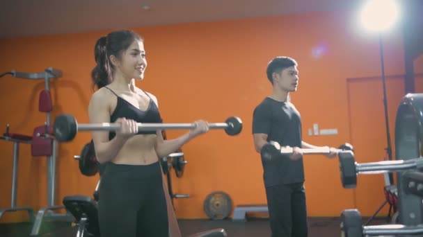 Concepto Fitness Grupo Atletas Haciendo Ejercicio Gimnasio Resolución — Vídeos de Stock