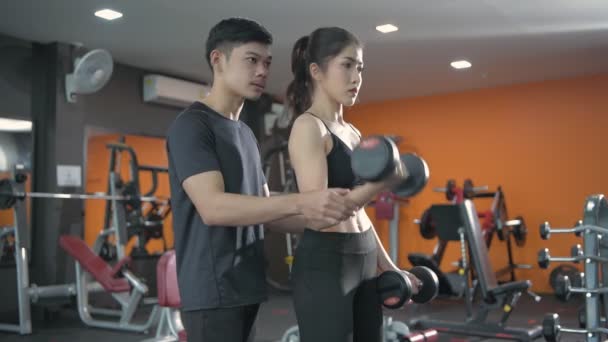 Concetto Fitness Ragazze Asiatiche Stanno Esercitando Con Allenatore Consigliato Risoluzione — Video Stock