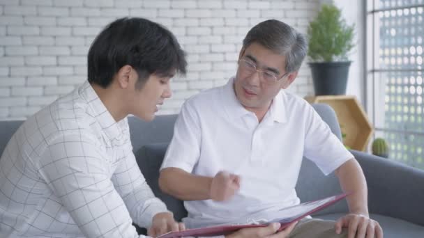 Conceito Negócio Homens Asiáticos Estão Consultando Com Investidores Escritório Resolução — Vídeo de Stock