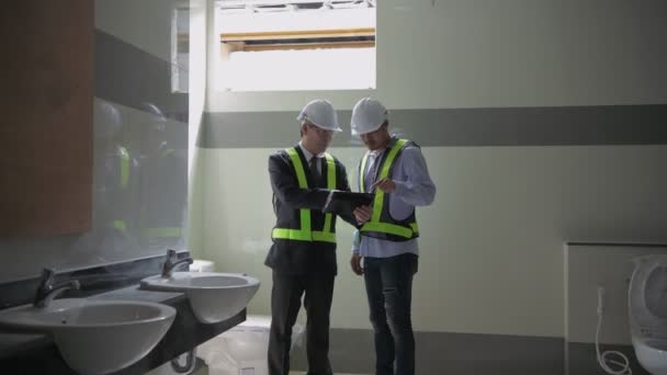 Концепция Инженера Архитектор Осматривает Строительство Туалетов Разрешение — стоковое видео