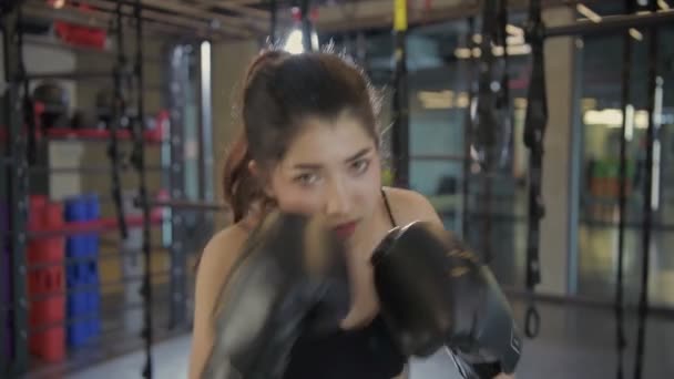 Koncept För Ändamålsenlighet Asiatiska Kvinnor Engagerade Boxning Gymmet Upplösning — Stockvideo