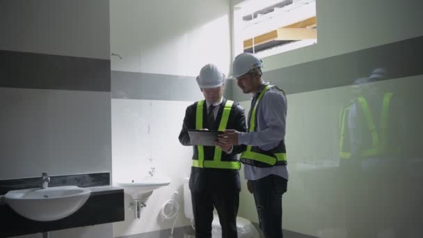 Ingenieur Concept Architect Onderzoekt Bouw Van Toiletten Resolutie Van — Stockvideo