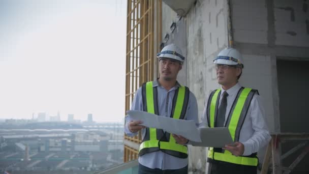 Mühendis Konsepti Adamları Bina Planlarını Hazırlar Çözünürlüğü — Stok video