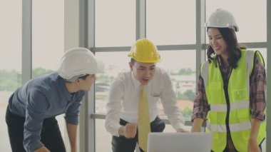 İş konsepti. Mühendisler başarılı olmaktan memnundur. 4k Çözünürlüğü.