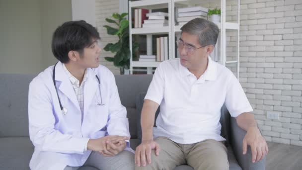 Health Concept Doctor Consoling Patient Resolution — Stock Video