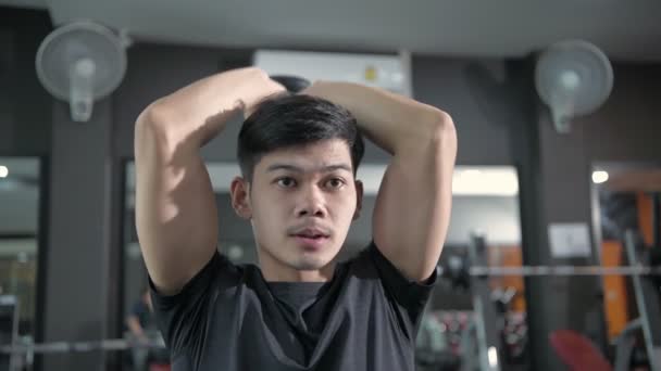 Fitness Konzept Junge Asiatische Männer Heben Hanteln Der Turnhalle Auflösung — Stockvideo
