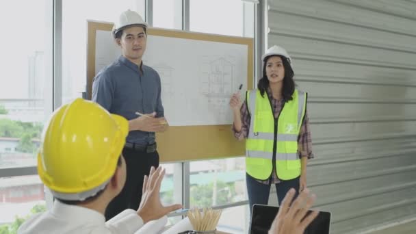 Obchodní Koncept Inženýr Nařizuje Pracovníkům Výzdobě Interiérů Rozlišení — Stock video