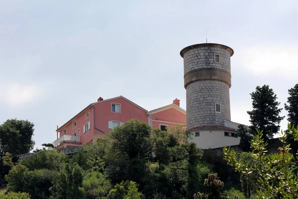 Старинный Стиль Обороны Башня Вершине Холма Каменных Блоков Рядом Большими — стоковое фото