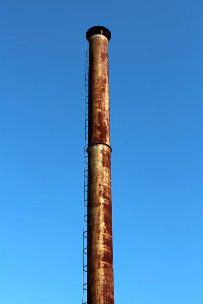 Tall Narrow Completely Rusted Old Industrial Chimney Side Steps Surrounded — Φωτογραφία Αρχείου