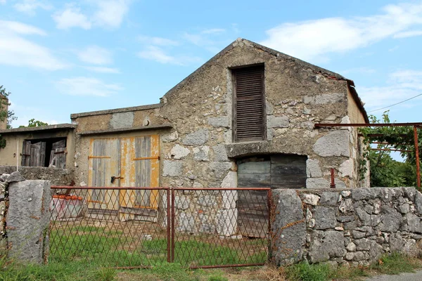 Traditional Stone House Abandoned Owners Doors Windows Closed Improvised Doors — Stock Photo, Image