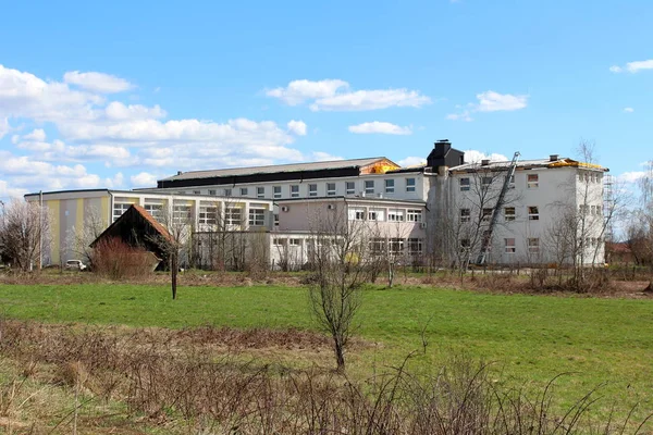 Reconstruction Toit Sur Bâtiment Scolaire Allongé Avec Nouvelle Façade Gymnase — Photo