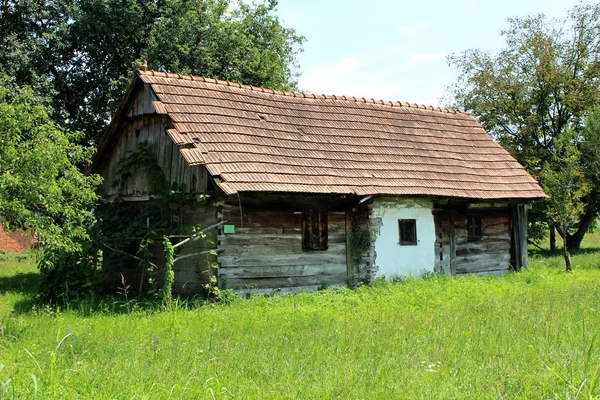 Old Abandoned Wooden Family House Need Serious Restoration Missing Roof — Stock Photo, Image