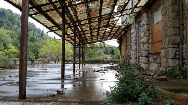 Terraço Abandonado Hotel Com Janelas Embarcadas Quadro Parede Pedra Tradicional — Fotografia de Stock