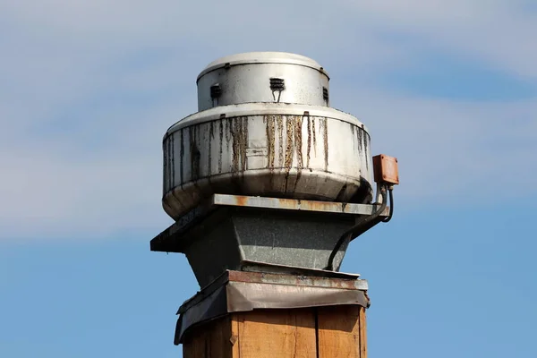 Topo Metal Sistema Ventilação Industrial Acima Grande Restaurante Cozinha Cheia — Fotografia de Stock