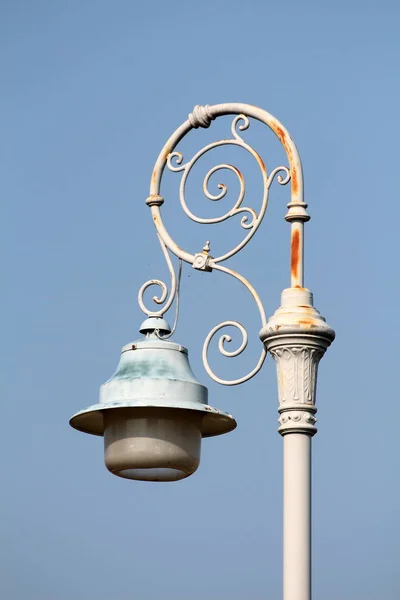 Barroco Estilo Luz Cinza Luz Pública Montada Ferro Forjado Enferrujado — Fotografia de Stock