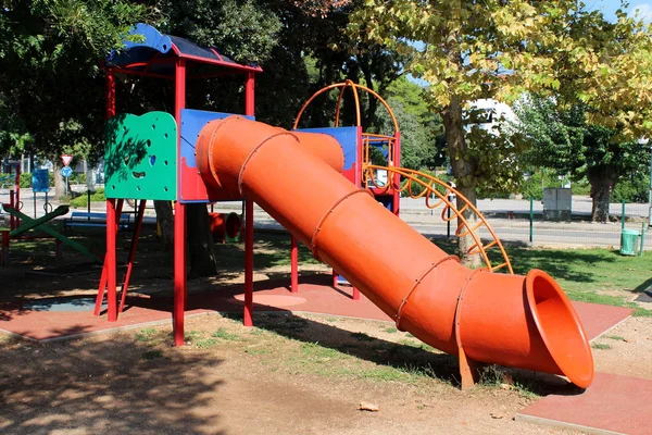 Large Multifunctional Colorful Outdoor Public Playground Equipment Plastic Tunnel Slide — Stock Photo, Image