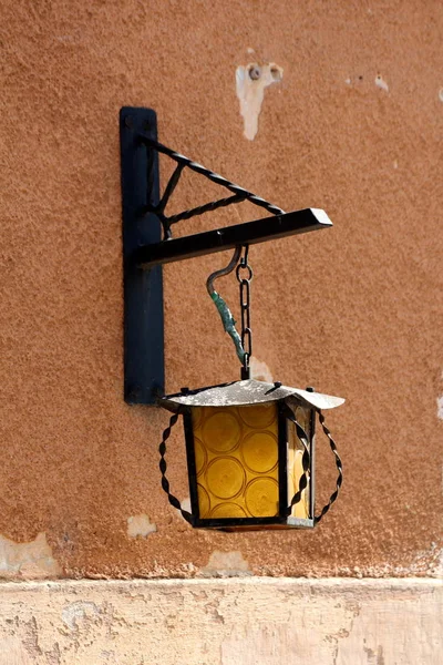 Old Baroque Style Yellow Glass Street Lamp Edge Dilapidated Cracked — Stock Photo, Image