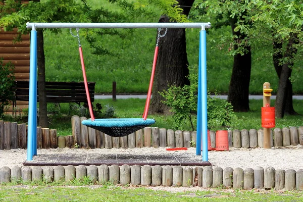 Färgglada Utomhus Offentliga Lekplats Utrustning Form Stora Swing Gjorda Starka — Stockfoto