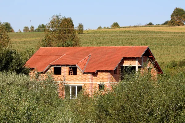 Grote Nieuwe Onvoltooide Rode Bakstenen Familie Huis Nog Aanbouw Met — Stockfoto