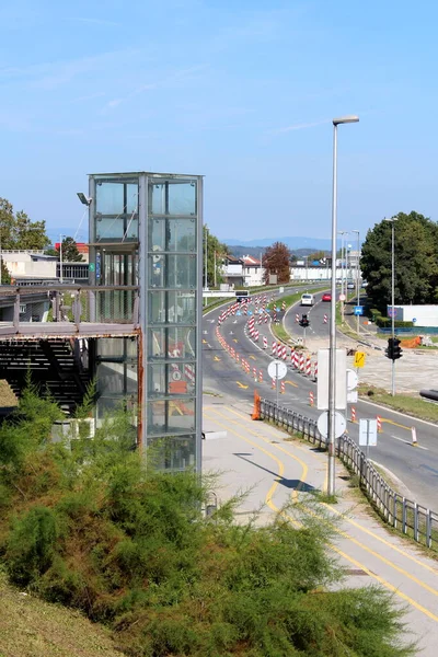 Glass Elevator Side Train Station Surrounded Dense Vegetation Street Reconstruction — Stock Photo, Image