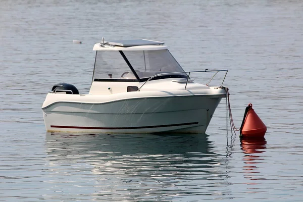 Barco Pesca Pequeno Com Painel Solar Moderno Cima Trilho Inox — Fotografia de Stock