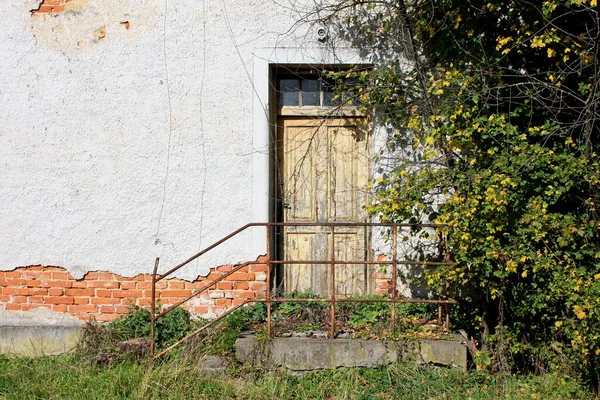 Wooden Dilapidated Entrance Doors Abandoned Ruins Suburban Family House Broken — Stock Photo, Image