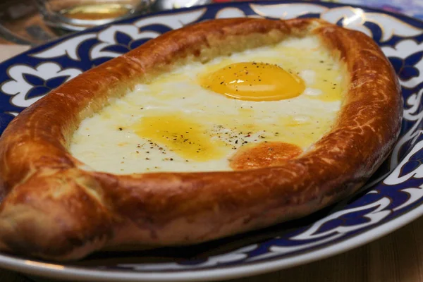 Adjarian Khachapuri Nyissa Meg Kenyér Pite Sajt Tojás Finom Grúz — Stock Fotó