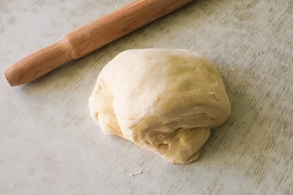 Masa Pizza Rodillo Sobre Una Mesa Madera Contexto —  Fotos de Stock