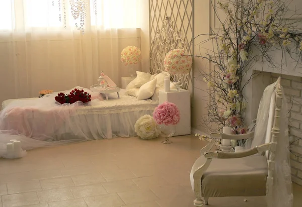 Bedroom in light tones, a surprise for Valentine\'s Day, flower bouquet