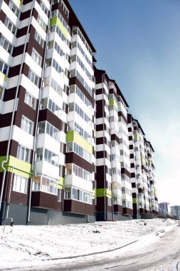 modern çok katlı balkonlu yeni yerleşim bölgesinde bina