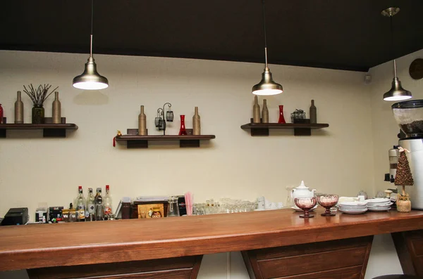 Desain Interior Kafe Dengan Bar Dan Kursi Kayu Dekorasi Dinding — Stok Foto